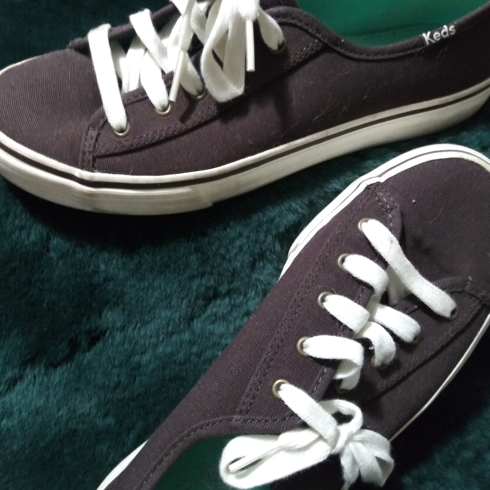 Brown Vans deck shoes.  Size 7.5